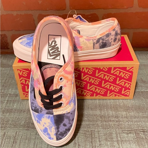 VANS - Picture 3 of 7